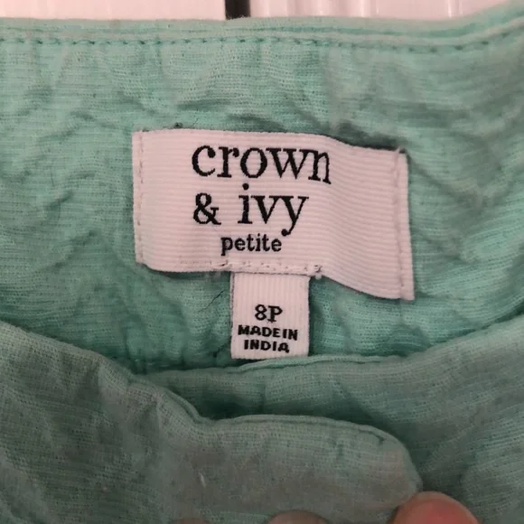 Sea foam green Crown and Ivy scalloped shorts with texture. - Picture 2 of 3